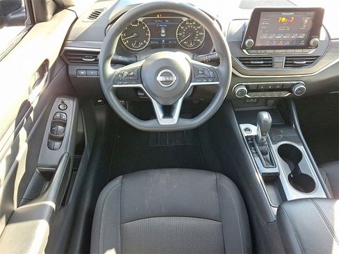 Used 2024 Nissan Altima 2.5 SV image 11