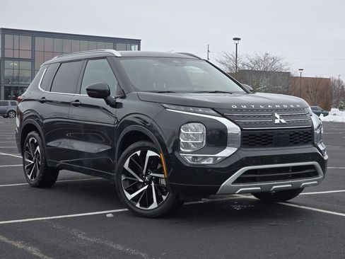 Used 2024 Mitsubishi Outlander SEL image 2