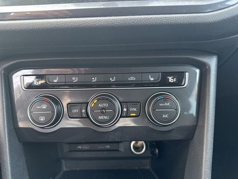 Used 2021 Volkswagen Tiguan SE image 16