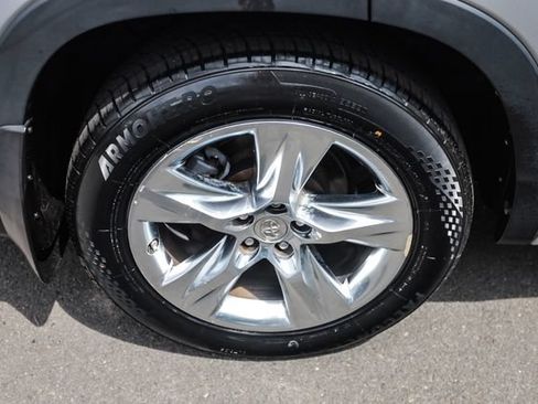 Used 2015 Toyota Highlander Limited Platinum AWD/4WD image 17
