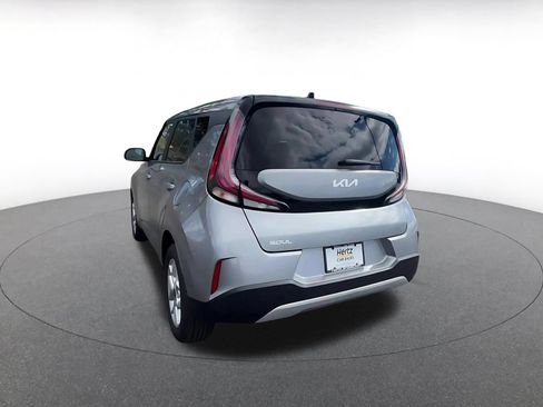 Used 2025 Kia Soul LX w/ LX Technology Package FWD image 11