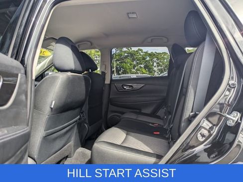 Used 2019 Nissan Rogue SV image 9