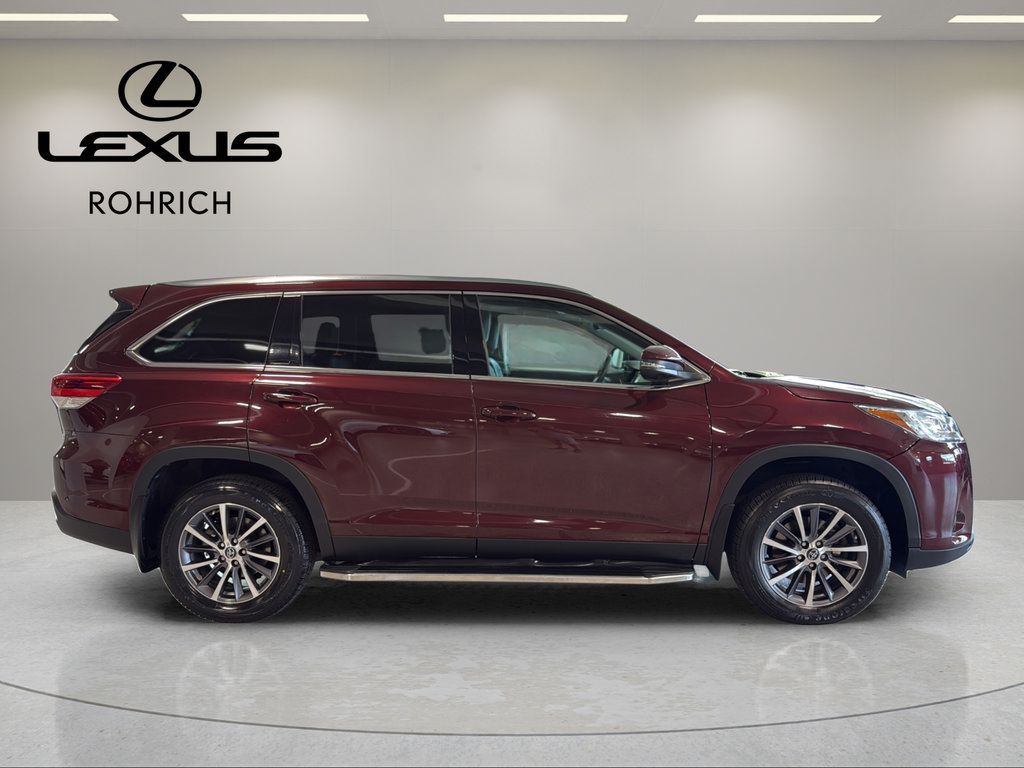 Used 2019 Toyota Highlander XLE AWD/4WD image 5