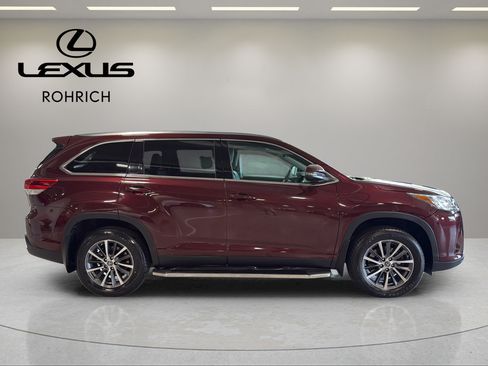 Used 2019 Toyota Highlander XLE AWD/4WD image 5