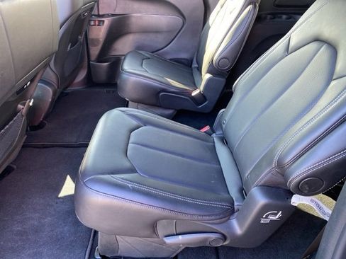Used 2026 Chrysler Pacifica Select image 27