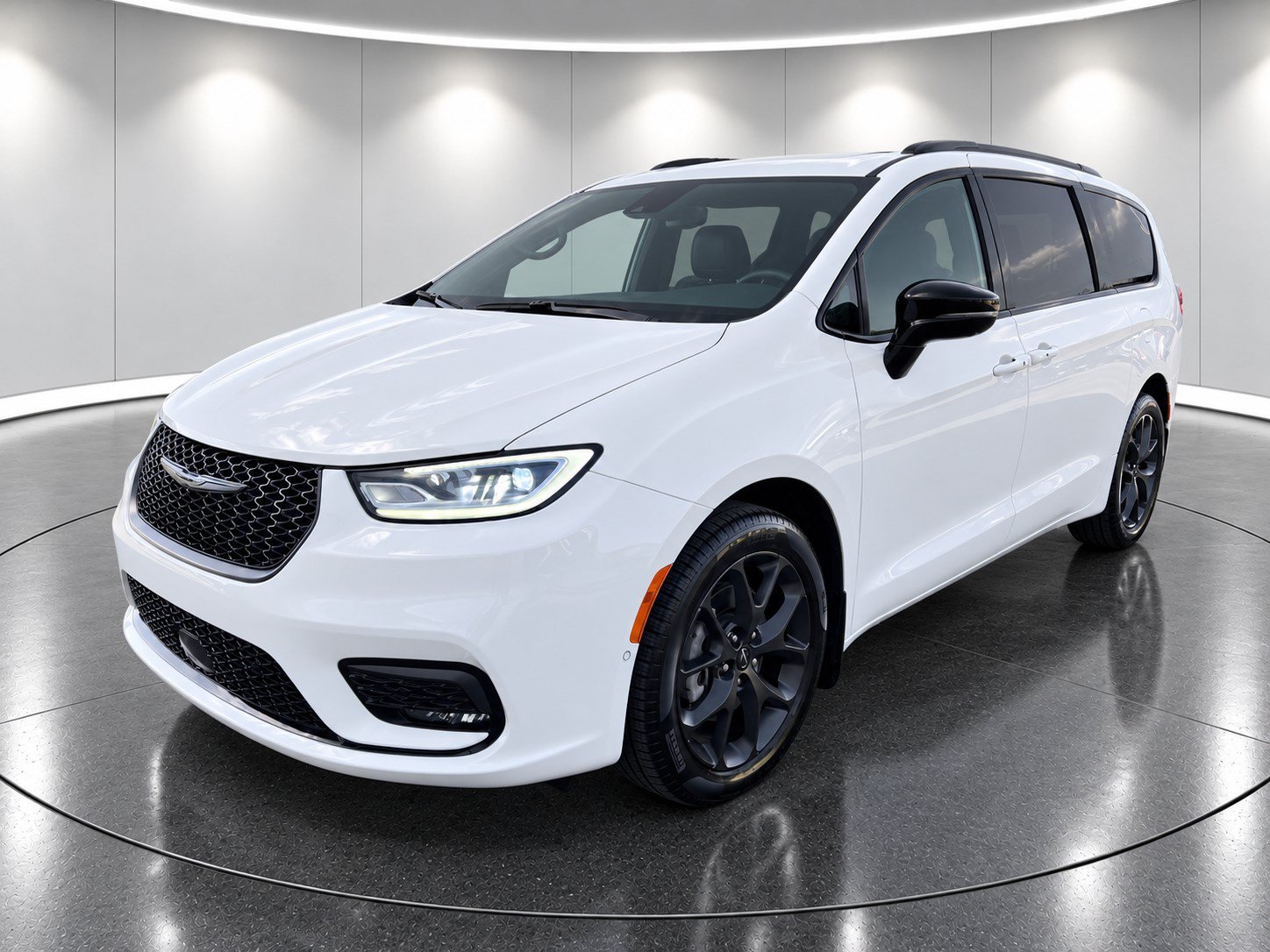 Used 2024 Chrysler Pacifica Limited w/ Uconnect Theater Family Group AWD/4WD image 1