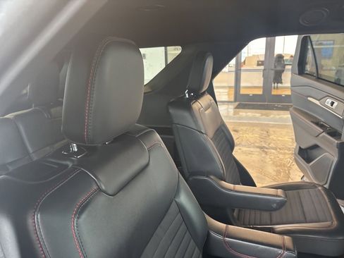 Used 2025 Ford Explorer ST-Line image 17