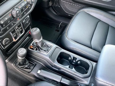New 2026 Jeep Gladiator Sport AWD/4WD image 11