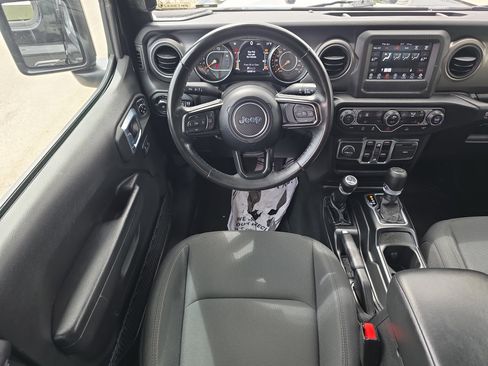 Used 2022 Jeep Wrangler Unlimited Sport image 19