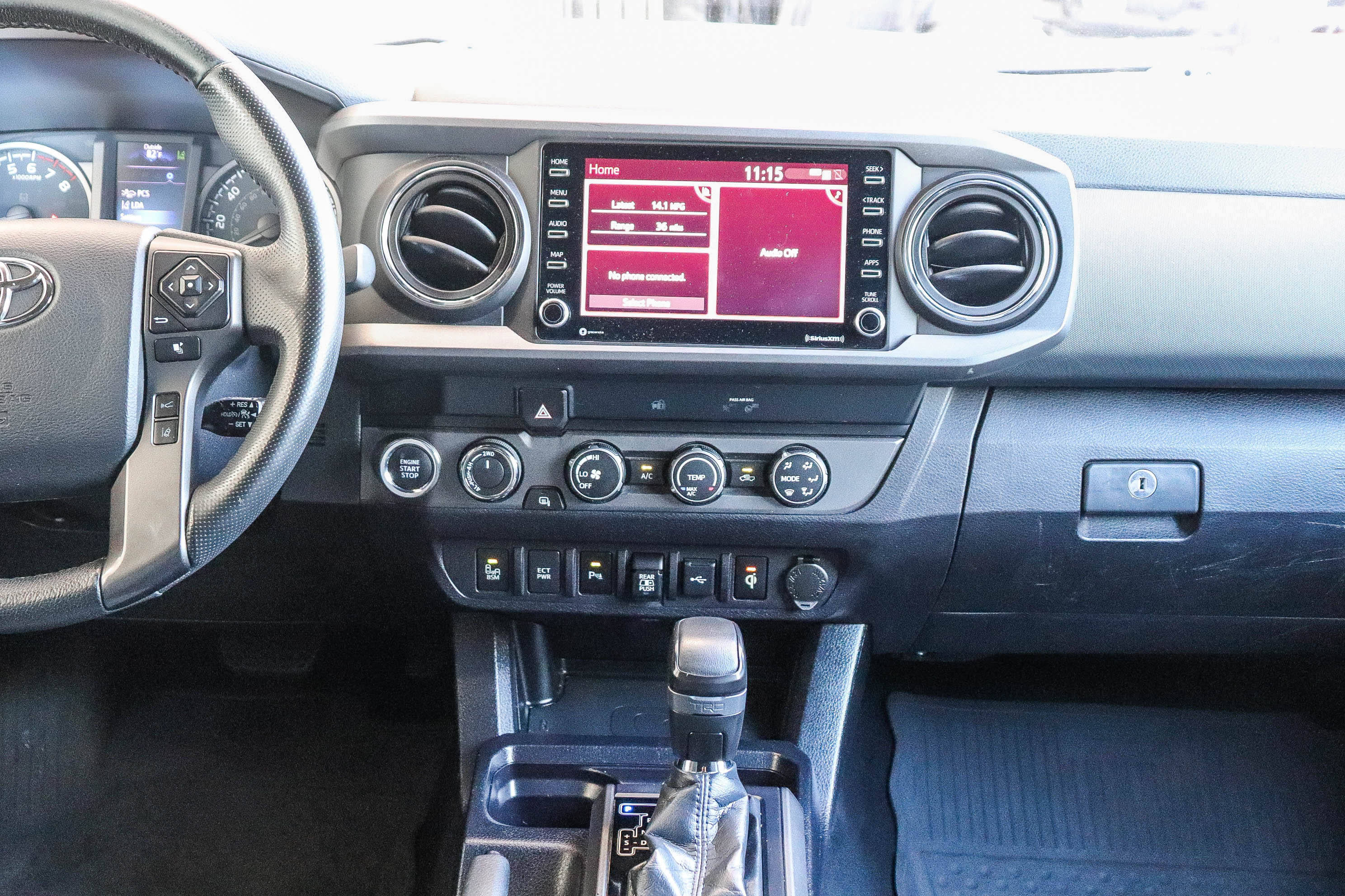 Used 2020 Toyota Tacoma TRD Off-Road w/ Technology Package AWD/4WD image 16