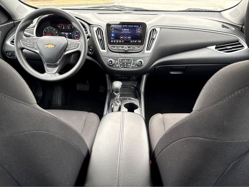 Used 2024 Chevrolet Malibu LT image 4