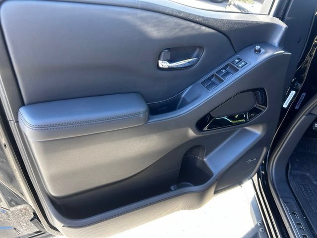 Used 2022 Nissan Frontier PRO-4X w/ Pro-4X Premium Package AWD/4WD image 12