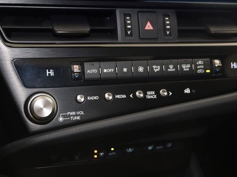 Used 2024 Lexus ES 300h F Sport image 32