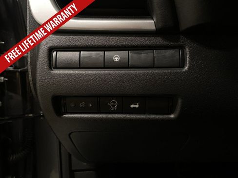 Used 2025 Nissan Rogue SV FWD image 32
