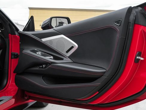 Used 2021 Chevrolet Corvette Stingray Premium Conv w/ Z51 Performance Package RWD image 32