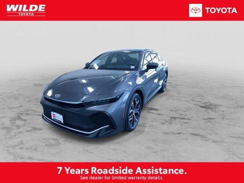 Certified 2023 Toyota Crown Limited image 5