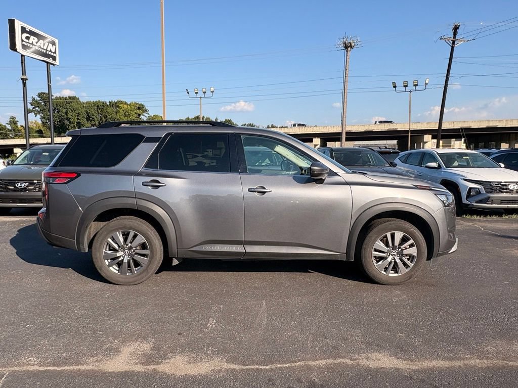 Used 2025 Nissan Pathfinder SV FWD image 9