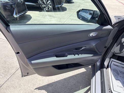 Used 2025 Hyundai Elantra SEL FWD image 11