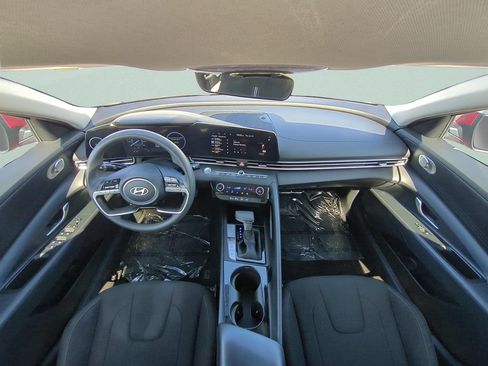Used 2024 Hyundai Elantra Blue FWD image 10