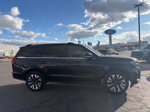 Used 2025 Ford Expedition Platinum w/ Driver's Package image 4