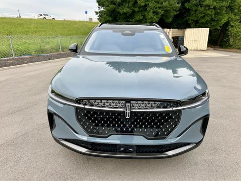 Used 2025 Lincoln Nautilus Reserve w/ Jet Appearance Package AWD/4WD image 2