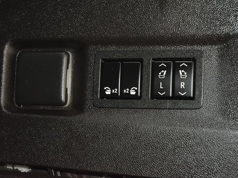 Used 2021 Chevrolet Tahoe Premier AWD/4WD image 24