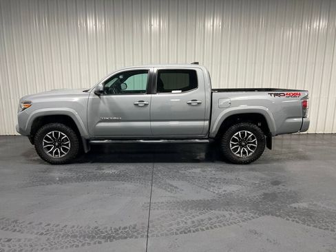 Used 2020 Toyota Tacoma TRD Sport image 16