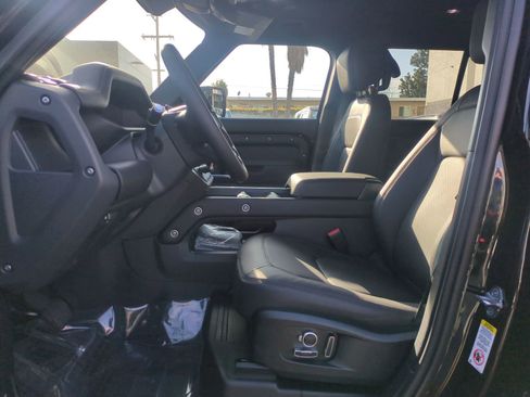 New 2026 Land Rover Defender 130 X-Dynamic SE image 15