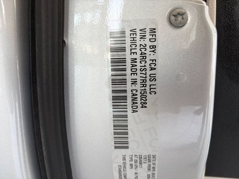 Used 2024 Chrysler Pacifica Limited FWD image 34