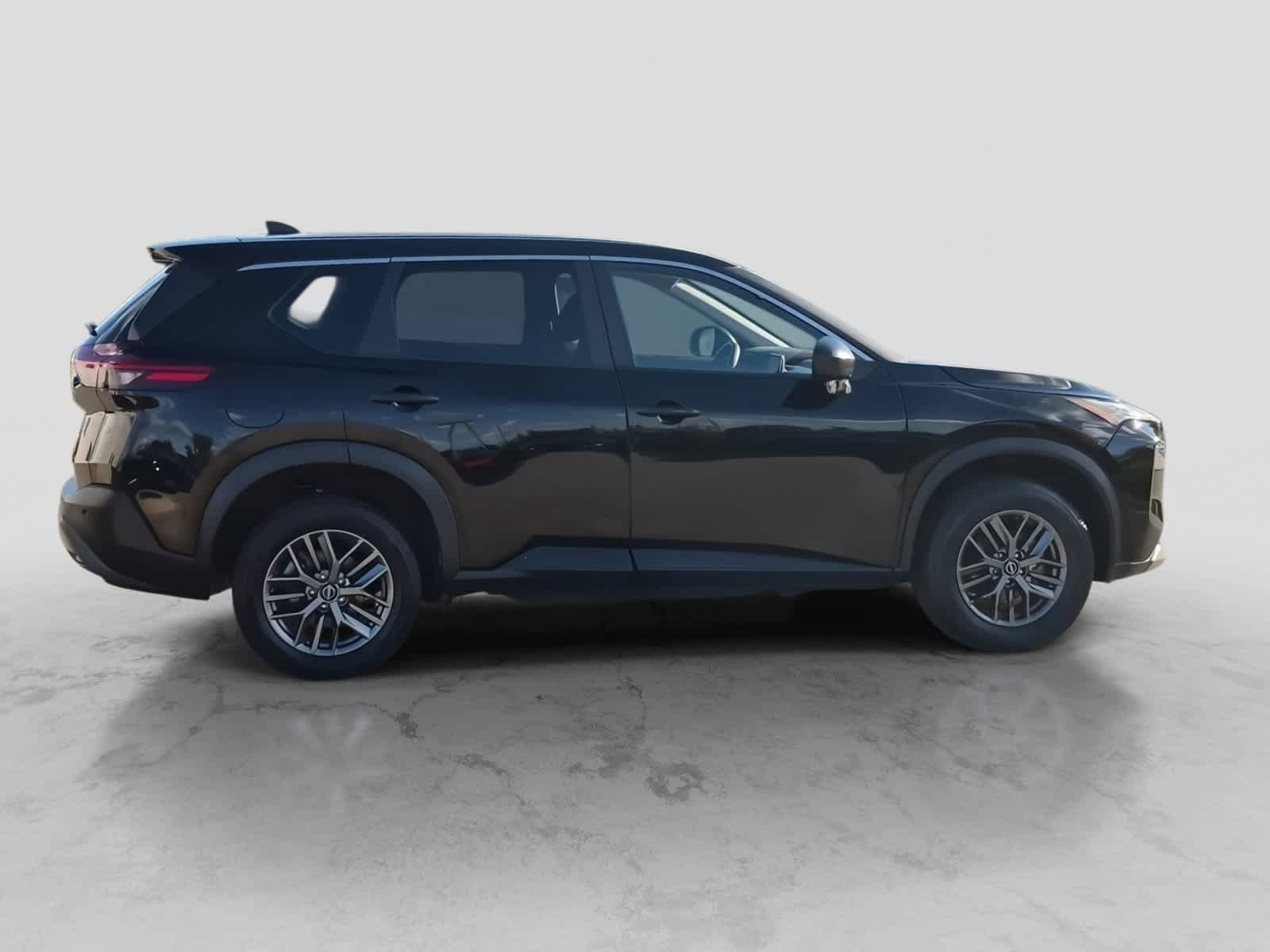 Used 2023 Nissan Rogue S FWD image 9