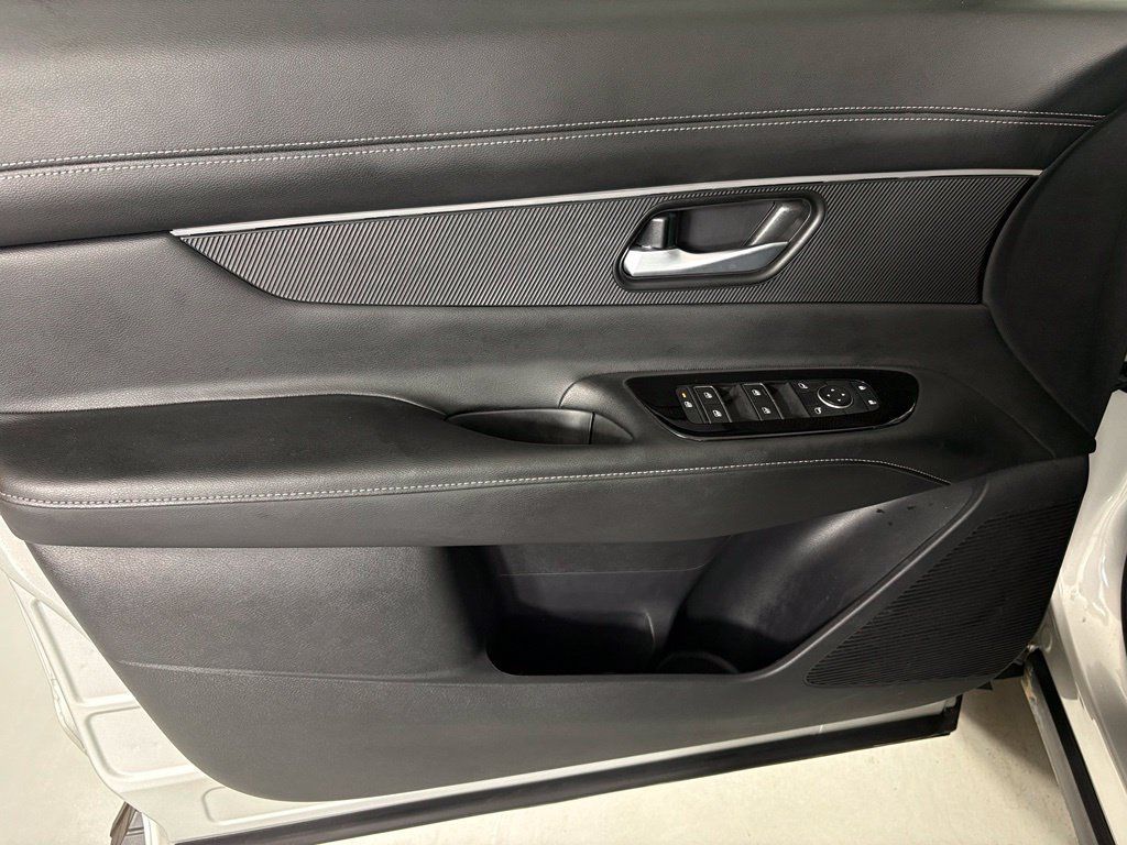 Certified 2025 Nissan Murano SV FWD image 14