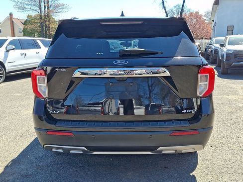 Used 2021 Ford Explorer XLT w/ Equipment Group 202A image 7