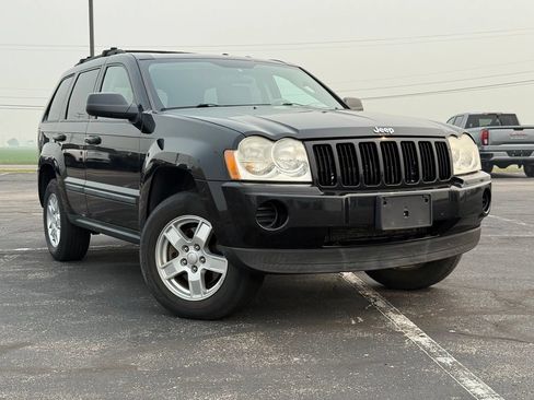 Used 2007 Jeep Grand Cherokee Laredo w/ Cargo Convenience Group AWD/4WD image 2