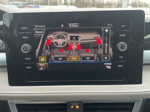 Certified 2025 Volkswagen Taos SE w/ Panoramic Sunroof Package image 21