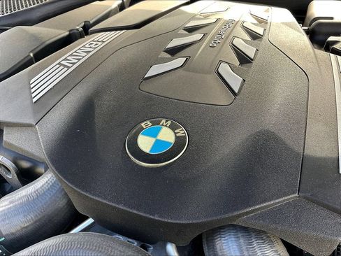 Used 2022 BMW 750i xDrive w/ M Sport Package AWD/4WD image 31