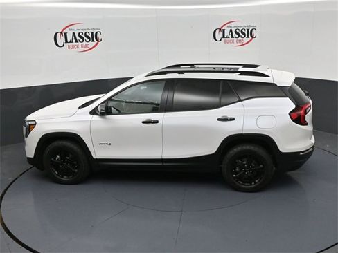 Used 2022 GMC Terrain AT4 w/ Infotainment Package II image 17