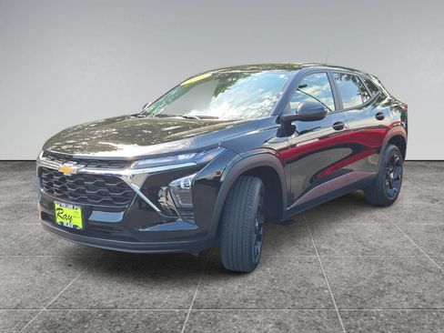 Certified 2024 Chevrolet Trax LS w/ LS Convenience Package FWD image 4