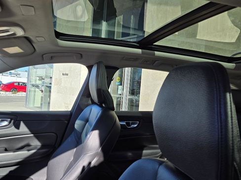 Used 2024 Volvo XC60 B5 Plus image 7