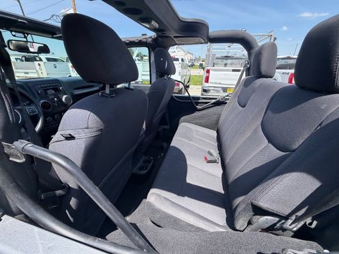 Used 2018 Jeep Wrangler Sport AWD/4WD image 19