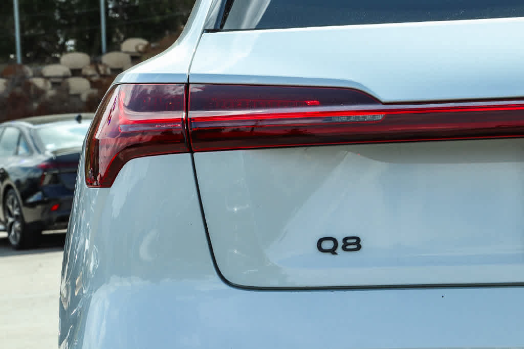 Used 2024 Audi Q8 e-tron Premium Plus w/ Premium Plus Package AWD/4WD image 9