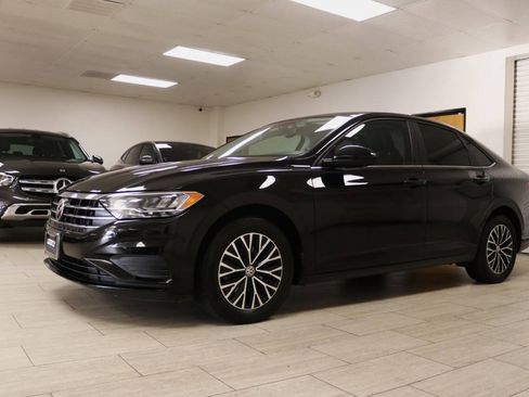 Used 2019 Volkswagen Jetta SE w/ Cold Weather Package FWD image 3