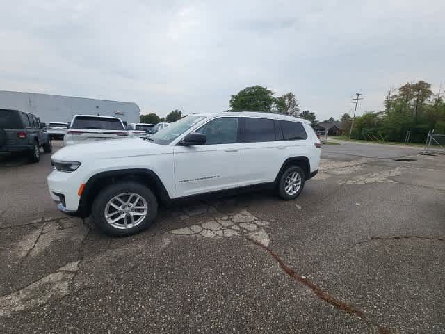 Used 2023 Jeep Grand Cherokee L Laredo w/ Luxury Tech Group I AWD/4WD image 25