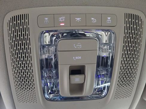 Used 2023 Mercedes-Benz GLB 250 4MATIC w/ Premium Package image 45