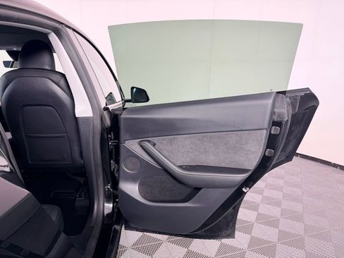 Used 2023 Tesla Model Y Long Range image 30