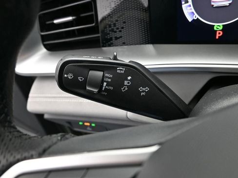 New 2026 Volkswagen Tiguan SE R-Line FWD image 14