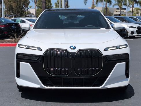 New 2026 BMW i7 xDrive60 w/ Executive Package AWD/4WD image 3
