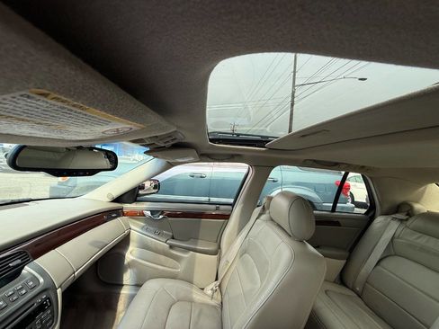 Used 2005 Cadillac De Ville DTS w/ Equipment Group FWD image 25