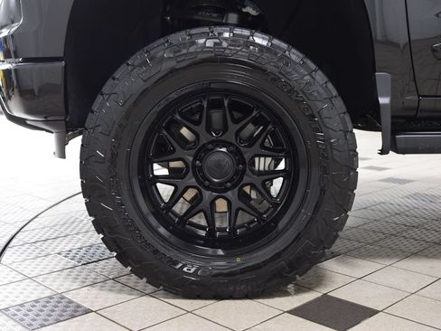 Used 2025 Chevrolet Silverado 1500 High Country w/ Midnight Edition AWD/4WD image 23