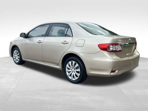 Used 2013 Toyota Corolla LE FWD image 4