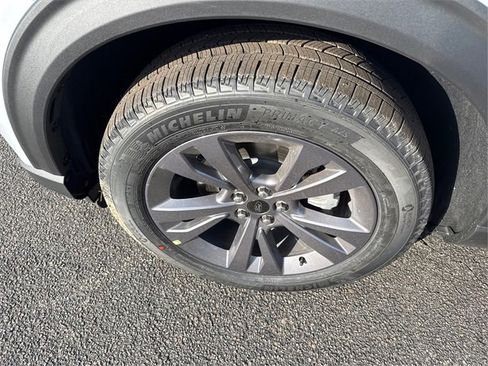 New 2026 Ford Explorer Active w/ Active Comfort Package image 15